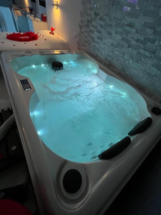 Love Room Avec Spa Privatif Le Rove Extérieur photo